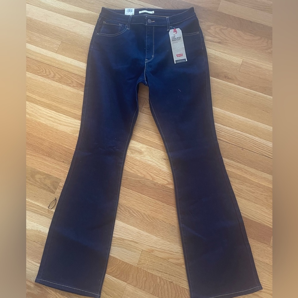 Levi womens 725 High Rise bootcut size 14 32 x 32